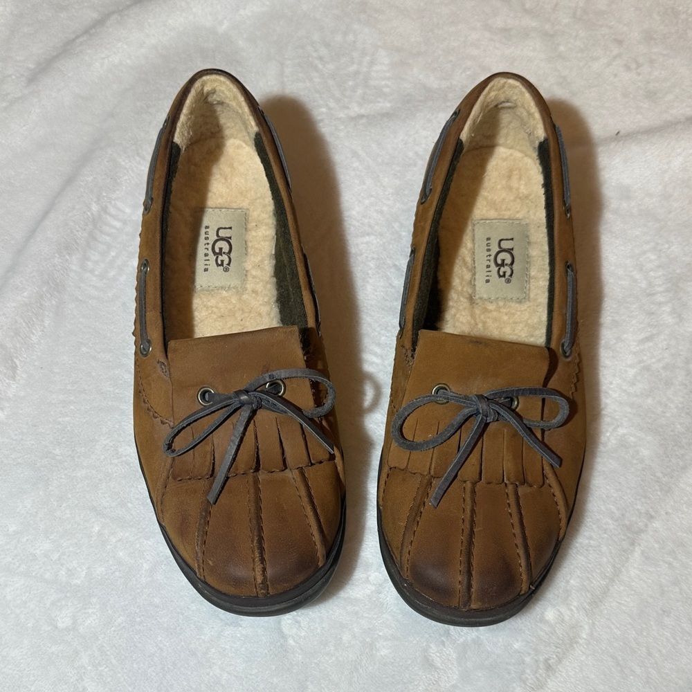 UGG Moccasin Duck Loafer Flat Shoes Sheepskin Lined Size 6.6